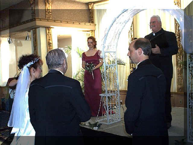 image028.jpg (74366 bytes)